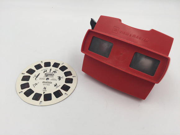9033 - T - 3D View Master with Discovery Channel Disc - Various Wild Animal Shots - Old State of The Art Older Technology - Box 29