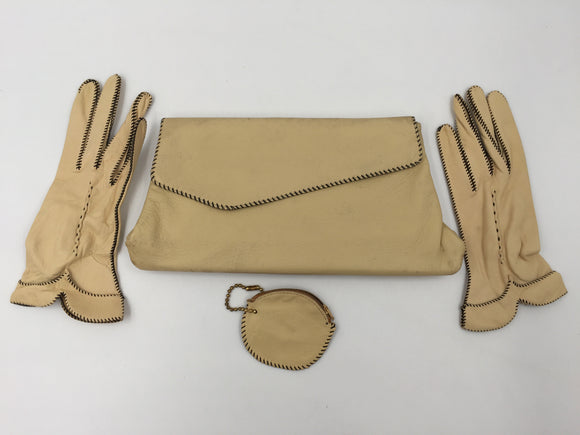 10124 - AP - Native Deerskin - Purse, Coin Purse, and Gloves (Size 6 1/2) - Handcrafted - Tan. - Box 42
