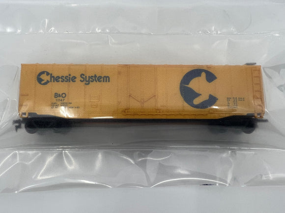 10775 - T - HO Scale - Chessie System Box Car - B&O 11147 - Yellow with Black Graphics - 8