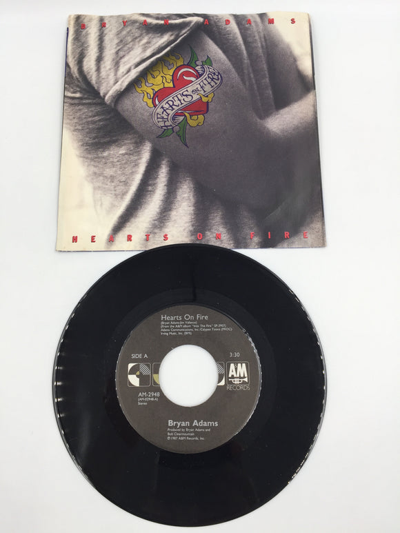 9154 - M - 45 RPM Record - Bryan Adams - Hearts on Fire - 1983 - AM Records - Box 23
