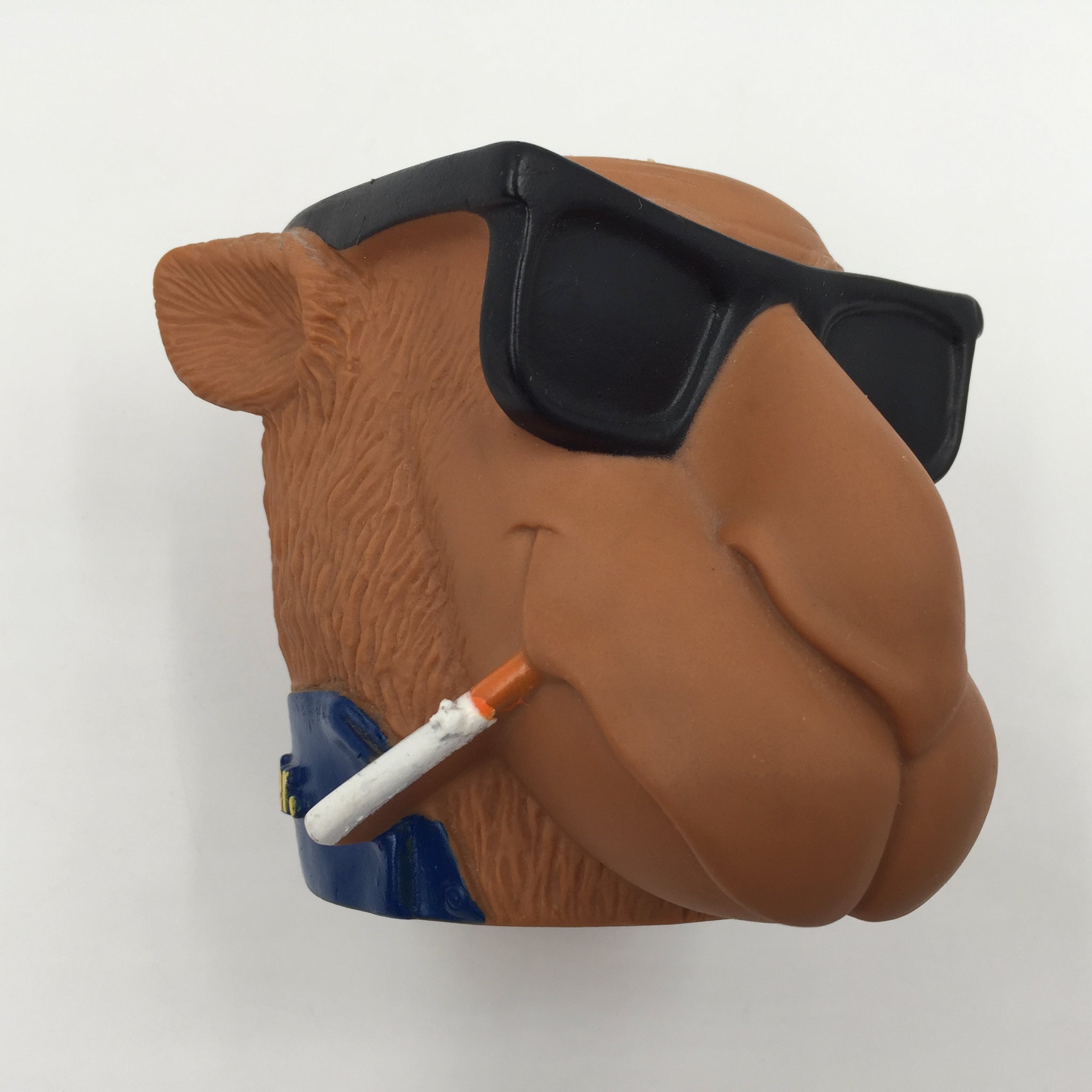 9833 - C - Vintage Joe Kool Camel Head Can Holder - 1991 - Barton