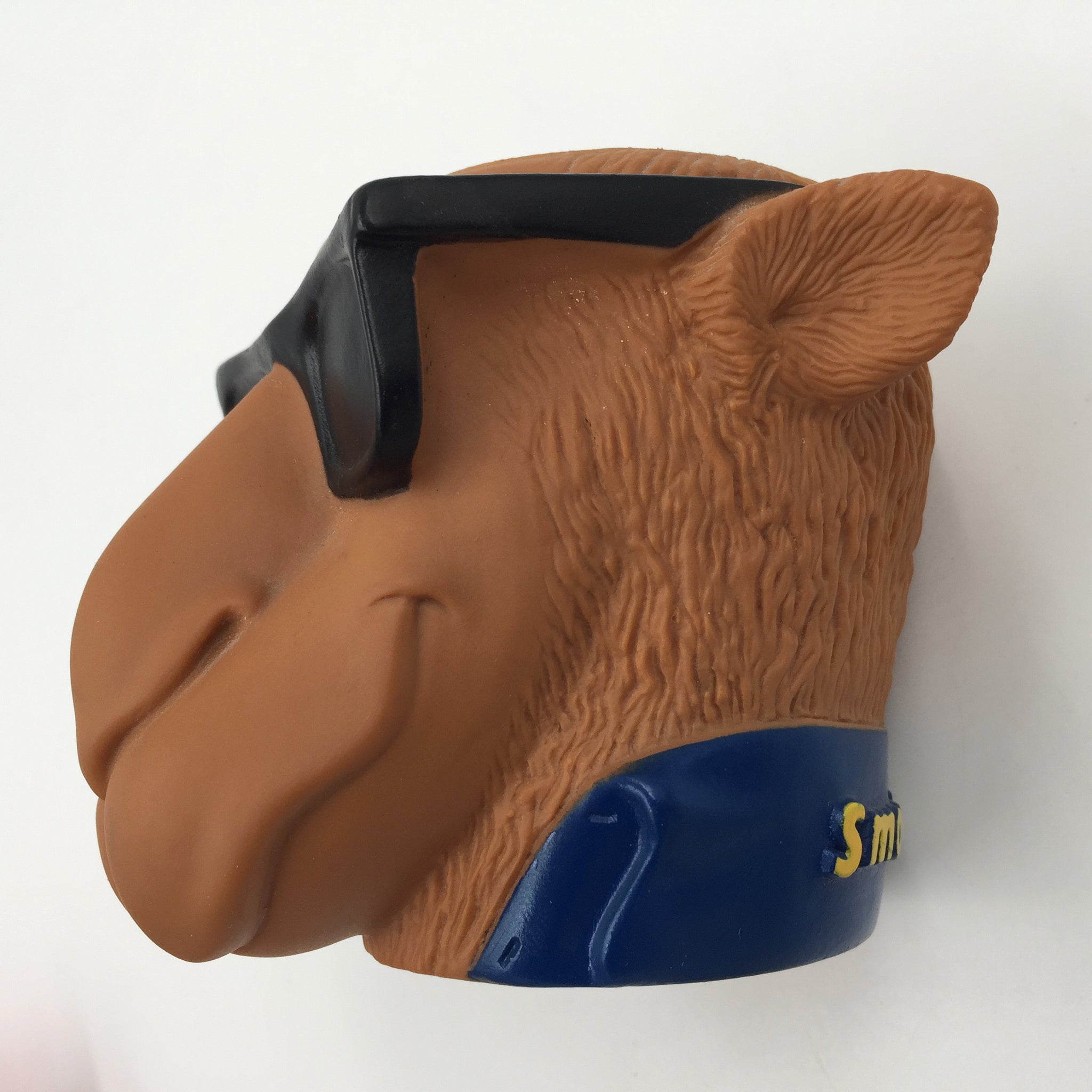 9833 - C - Vintage Joe Kool Camel Head Can Holder - 1991 - Barton
