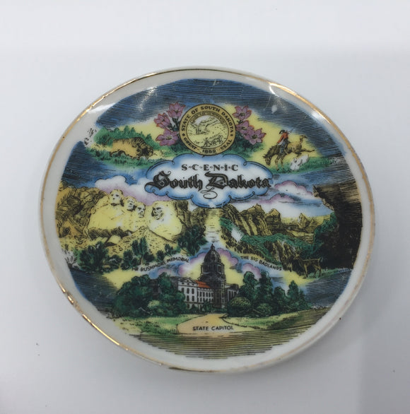 8694 - H - Decorative Plate - From the Badlands to Mt. Rushmore - Scenic South Dakota 3-7/8