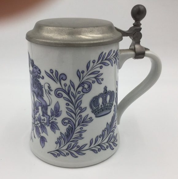 8691 - C - German Stein - Greyish-Blue Crown on a diamond Designed Shield with Lion Figures on each side of Shield - - Box 33